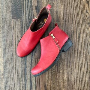 Eric Michael Red Women's Leather Ankle Boots with Side Zip - size 38